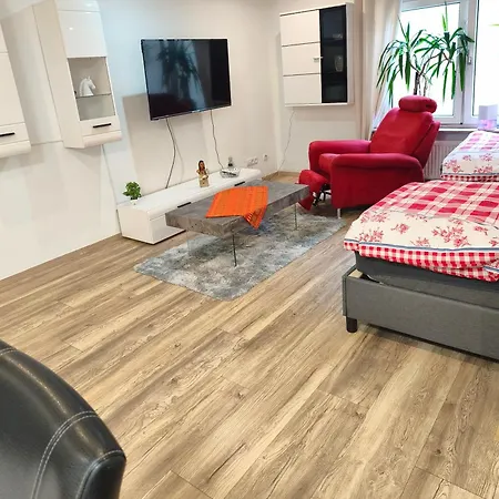 Komplettes Mit Separatem Eingang