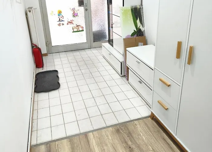 Komplettes Mit Separatem Eingang *