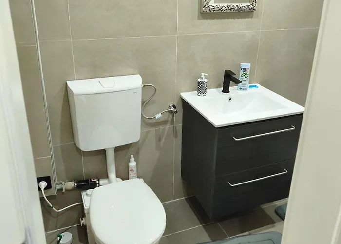 Komplettes Mit Separatem Eingang Lejlighed *